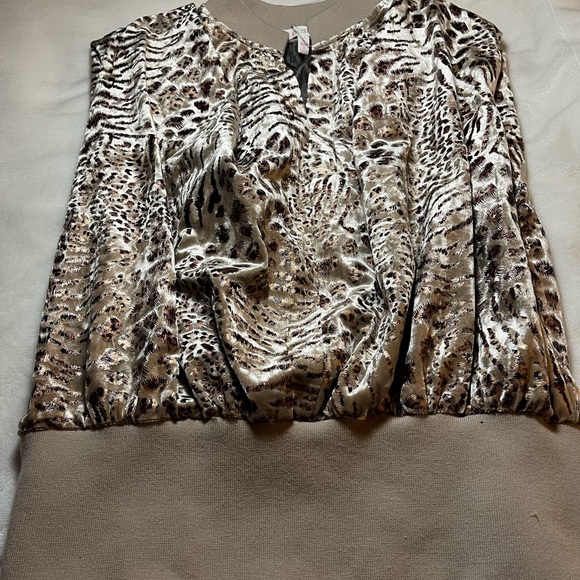 Sleeveless leopard print top. Size small! - Picture 2 of 6